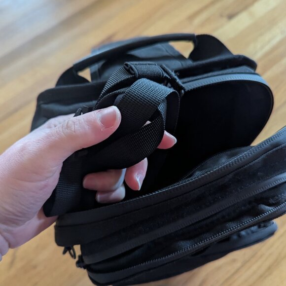 VAULTEK LifePod 2.0 SlingBag (bag only) - Brand New, Black - Picture 10 of 14